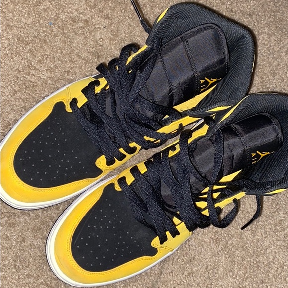 Shoes - Picture 1 of 4